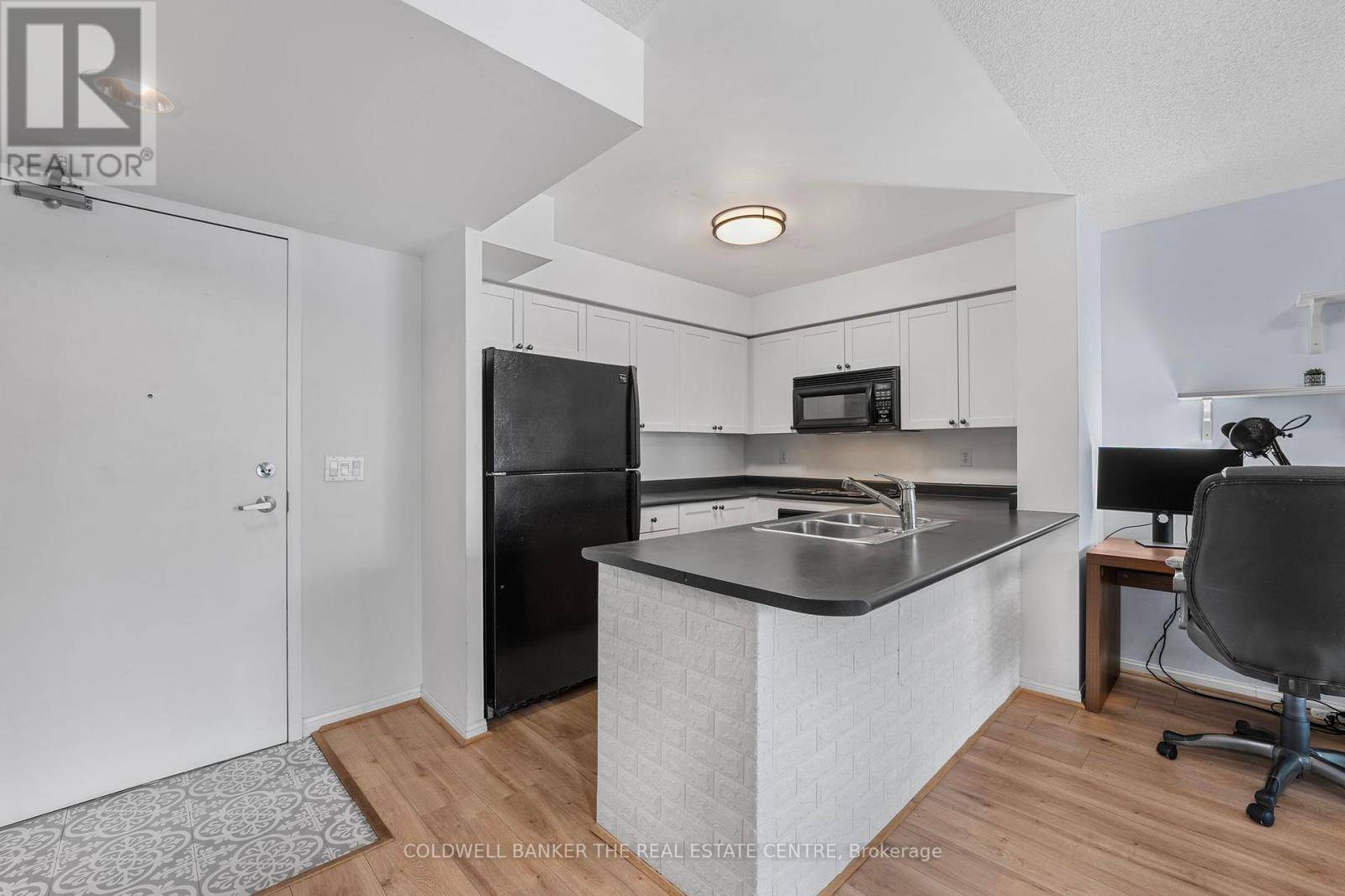 Toronto (moss Park), ON M5A4S8,311 Richmond ST East #704