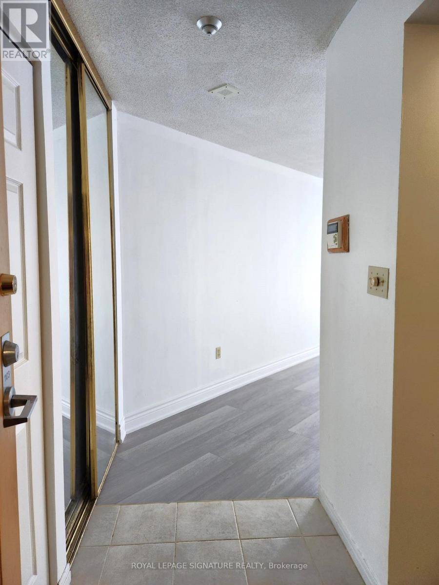 Toronto (banbury-don Mills), ON M3C3M8,5 Concorde PL #1103