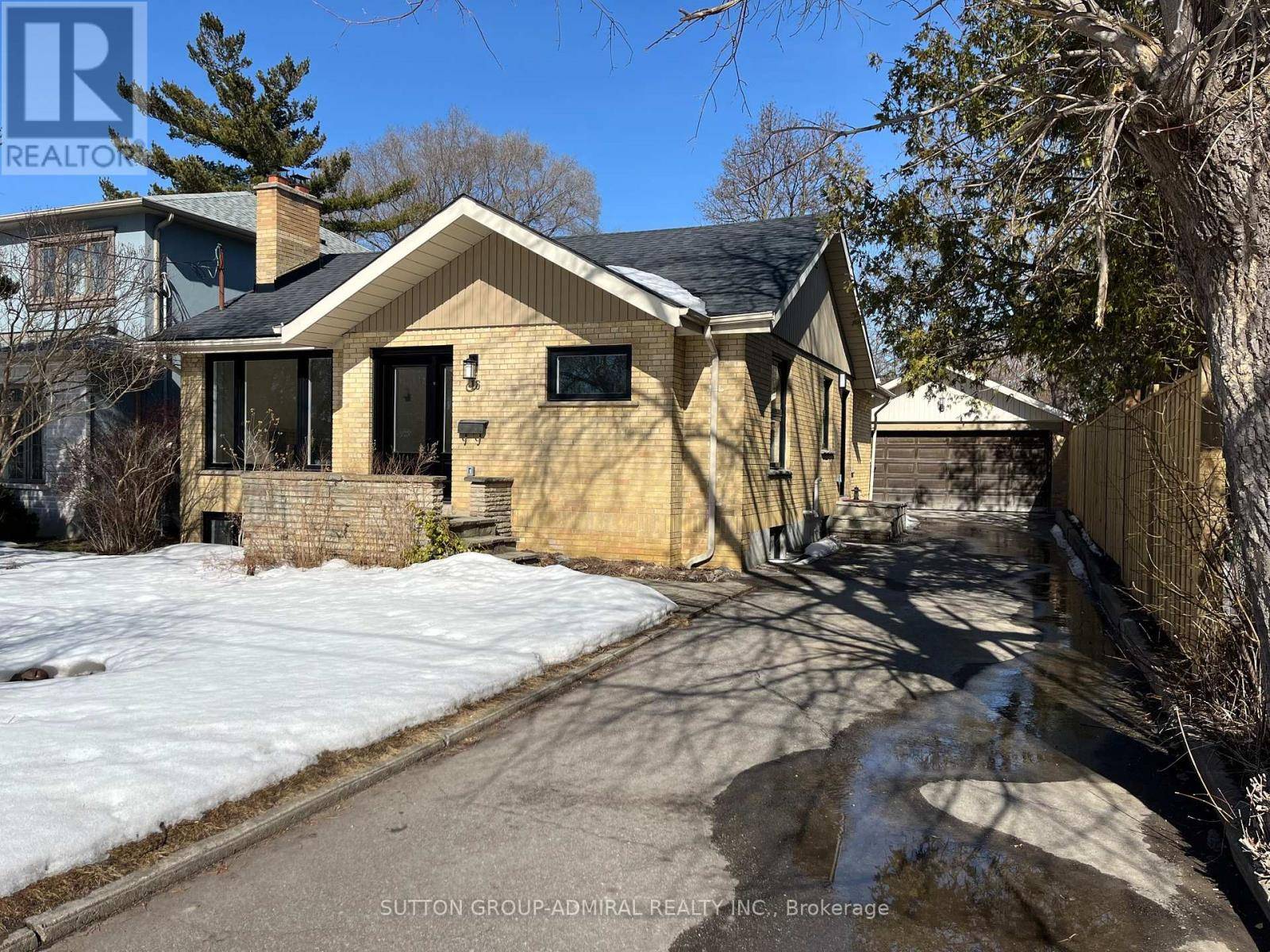 Toronto (willowdale West), ON M2R1L3,16 FLEETWELL COURT