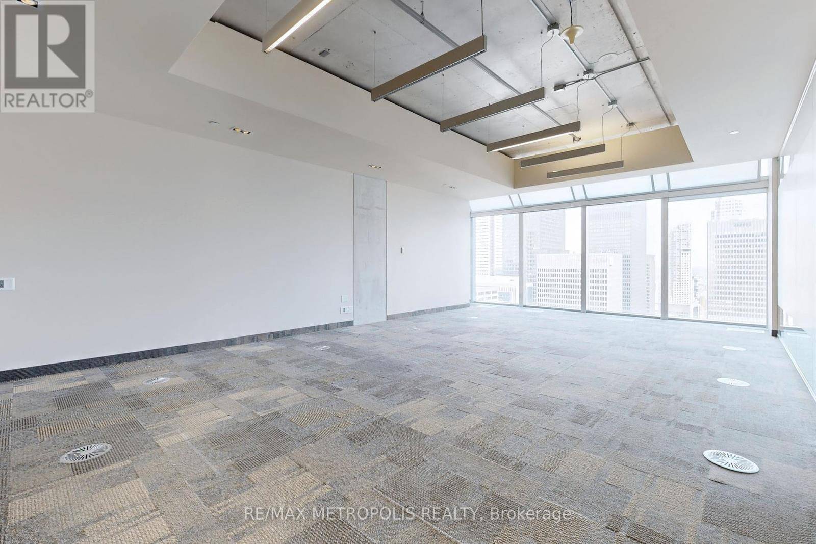 Toronto (waterfront Communities), ON M5V3L3,155 Wellington ST West #3000A
