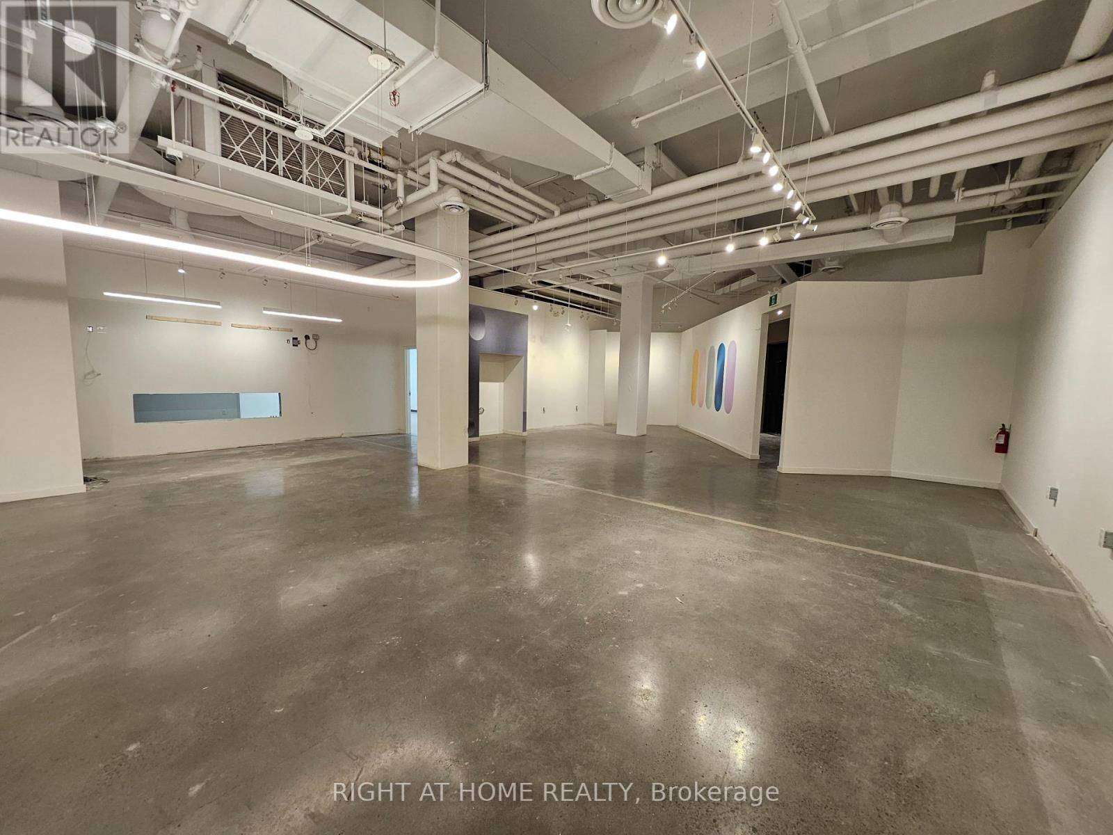 Toronto (willowdale East), ON M2N6Z4,5095 Yonge ST #A005