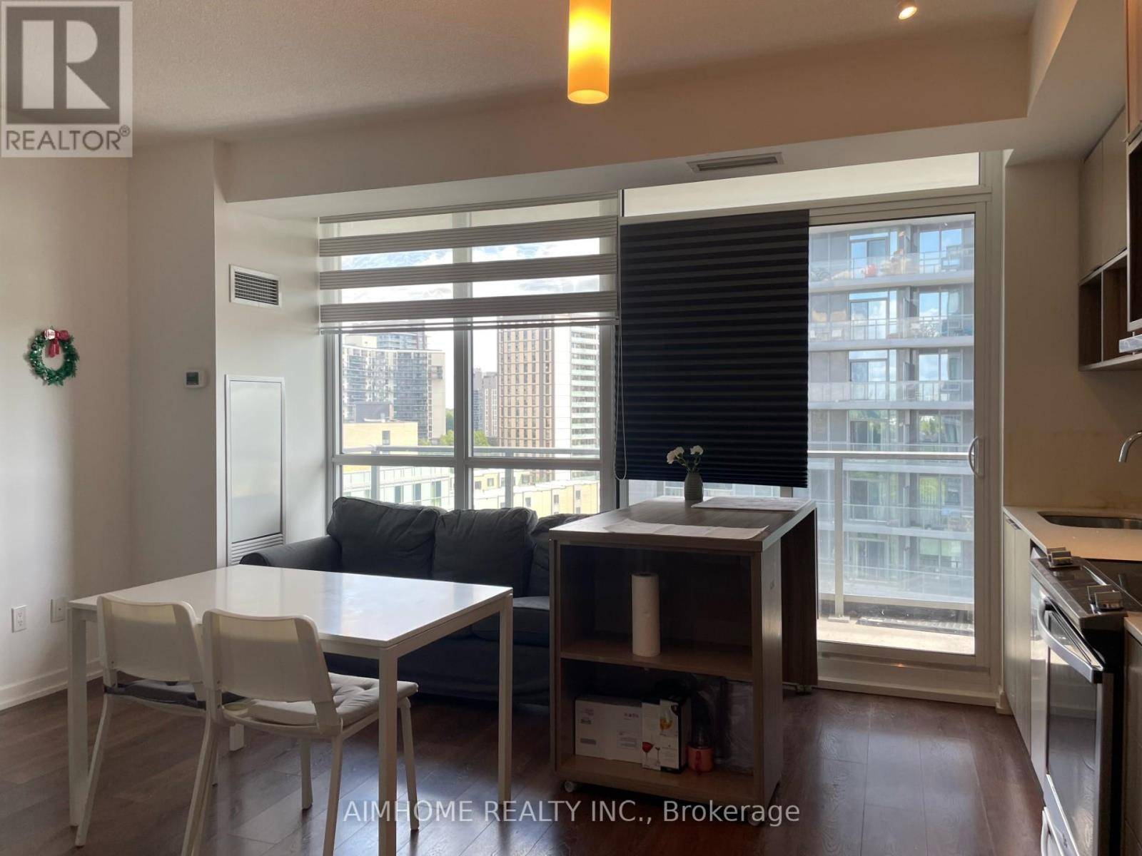 Toronto (henry Farm), ON M2J0E2,52 Forest Manor RD #905