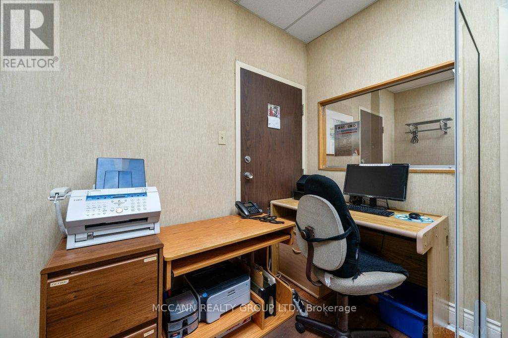 Toronto (north St. James Town), ON M4X1W4,600 Sherbourne ST #502