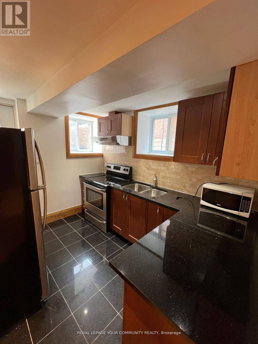 Toronto (rosedale-moore Park), ON M4T1N9,179 St Clair AVE East #Rear