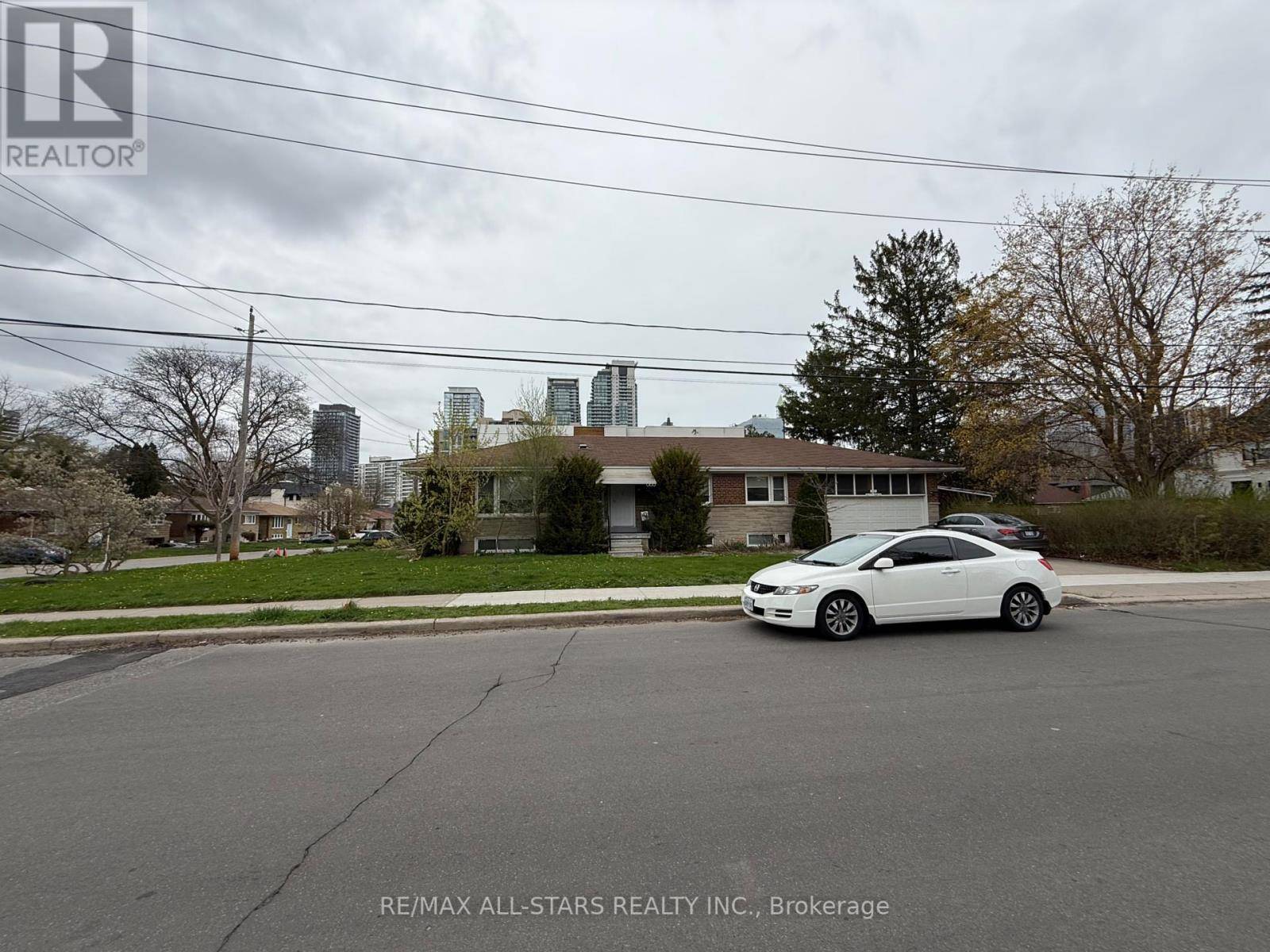Toronto (willowdale West), ON M2N1X1,105 BETTY ANN DRIVE