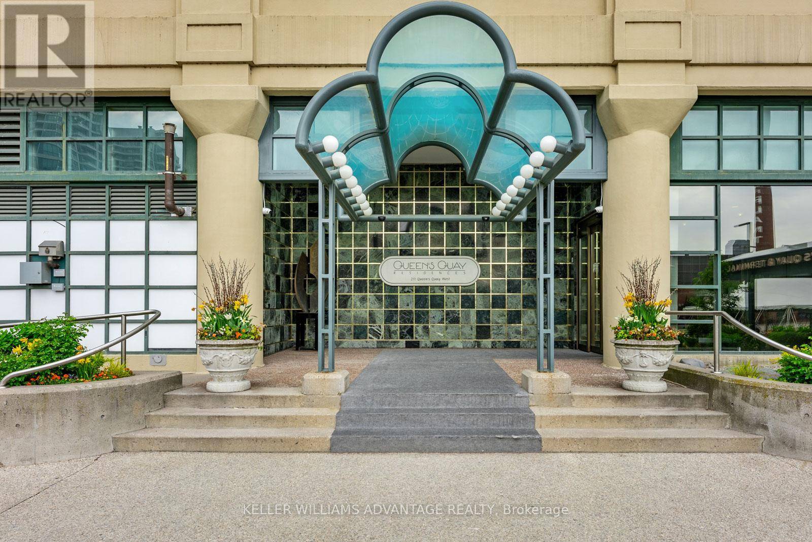 Toronto (waterfront Communities), ON M5J2M6,211 Queens Quay West #905/906