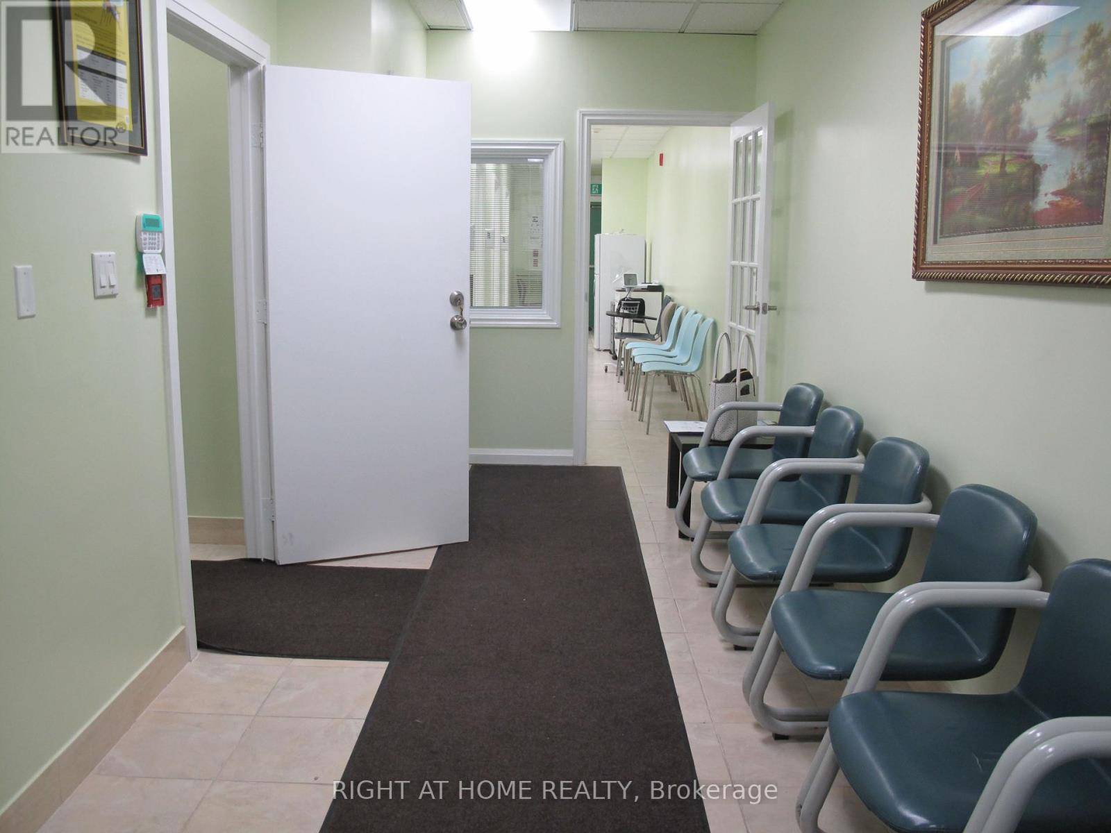 Toronto (cabbagetown-south St. James Town), ON M5A3A1,403 Parliament ST #2