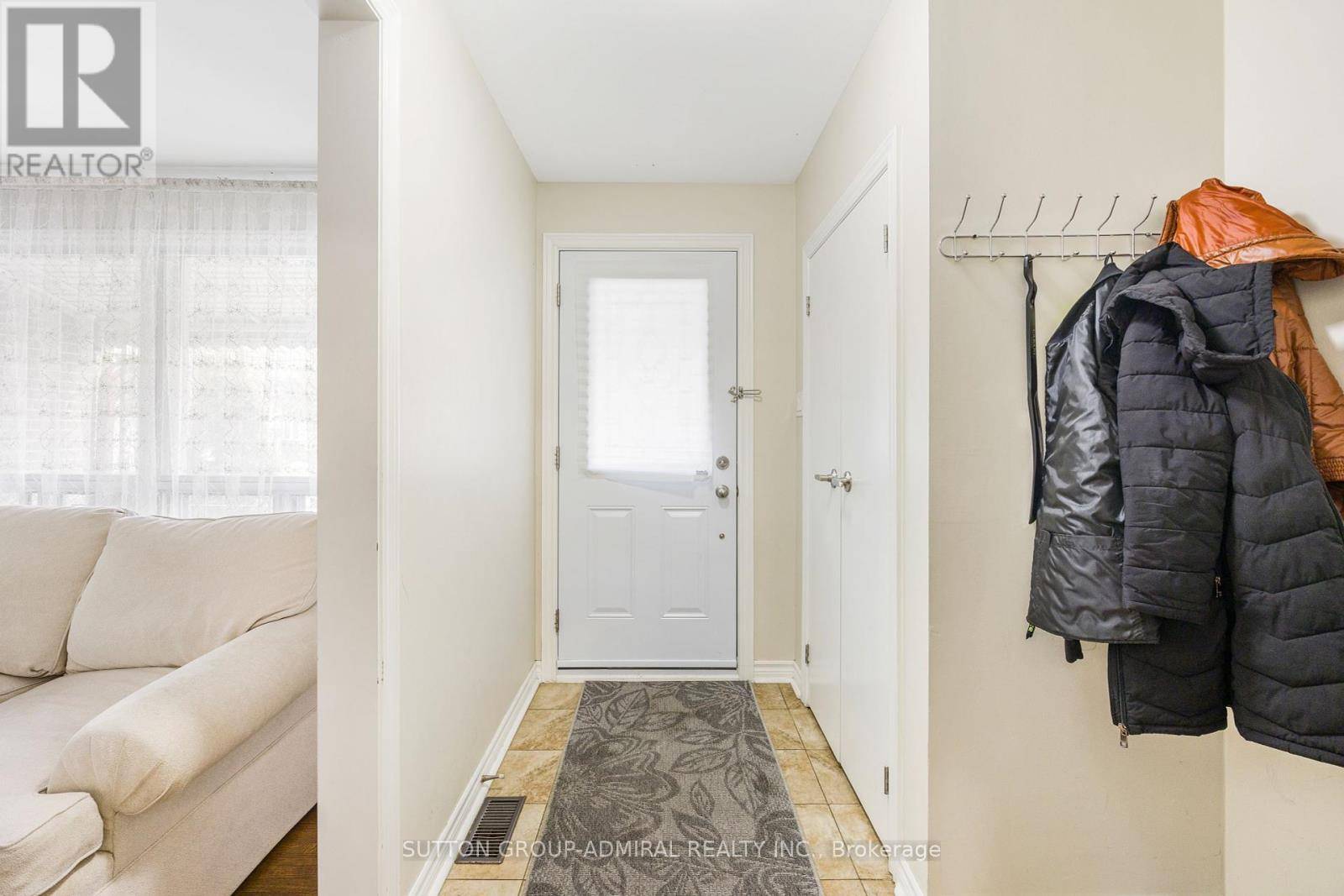 Toronto (newtonbrook West), ON M2R2W9,111 ELISE TERRACE