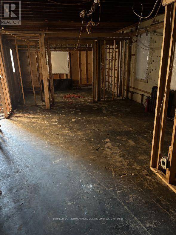 Toronto (humewood-cedarvale), ON M6C2N8,389 VAUGHAN ROAD