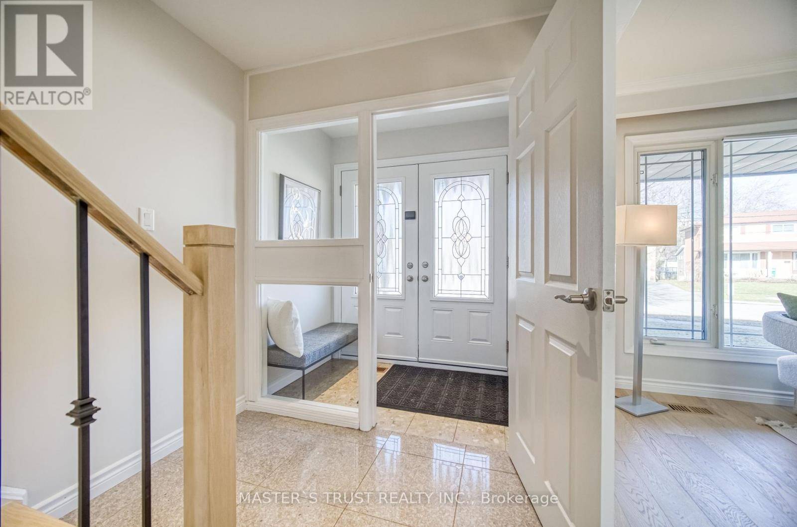 Toronto (don Valley Village), ON M2J3H8,14 HOUSTON CRESCENT