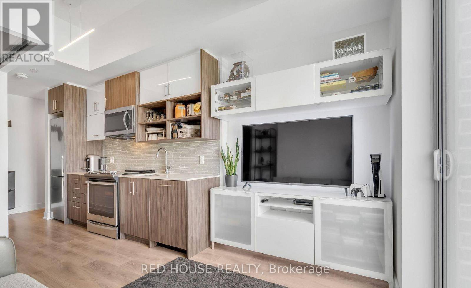 Toronto (don Valley Village), ON M2J0E8,128 Fairview Mall DR #414