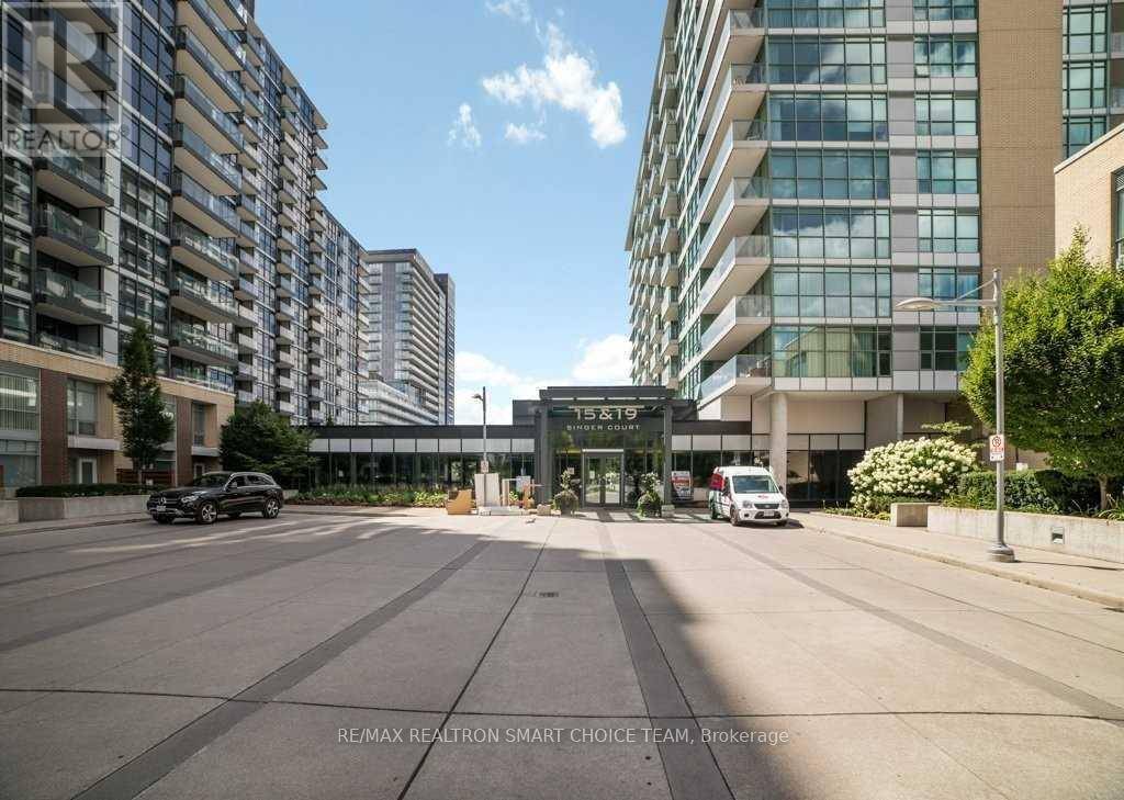 Toronto (bayview Village), ON M2K0B2,19 Singer CT #215