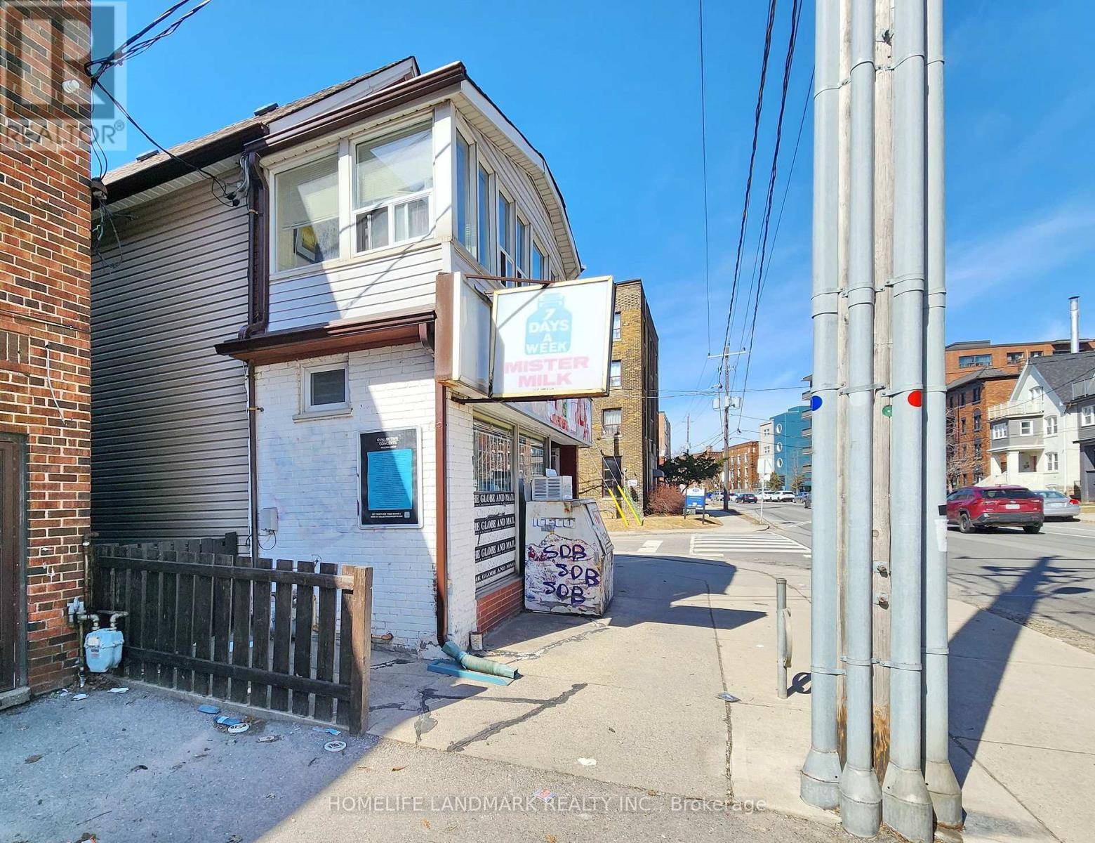 Toronto (humewood-cedarvale), ON M6C2M2,170 VAUGHAN ROAD