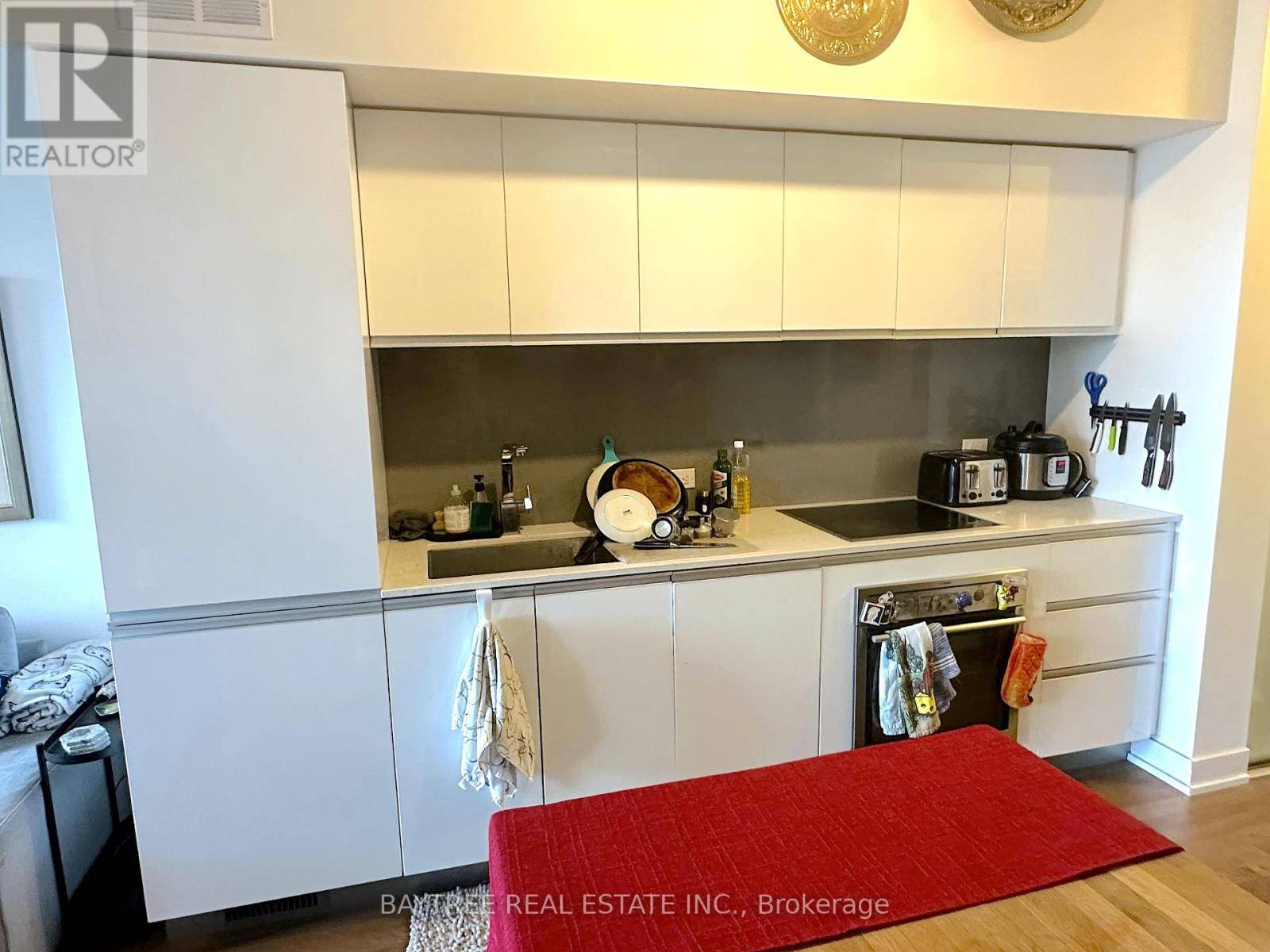 Toronto (little Portugal), ON M6J0E5,20 Minowan Miikan LN #323