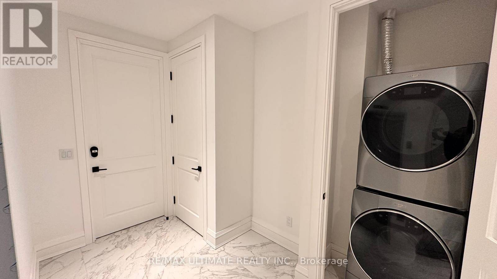 Toronto (humewood-cedarvale), ON M5P3L1,2010 Bathurst ST #2A