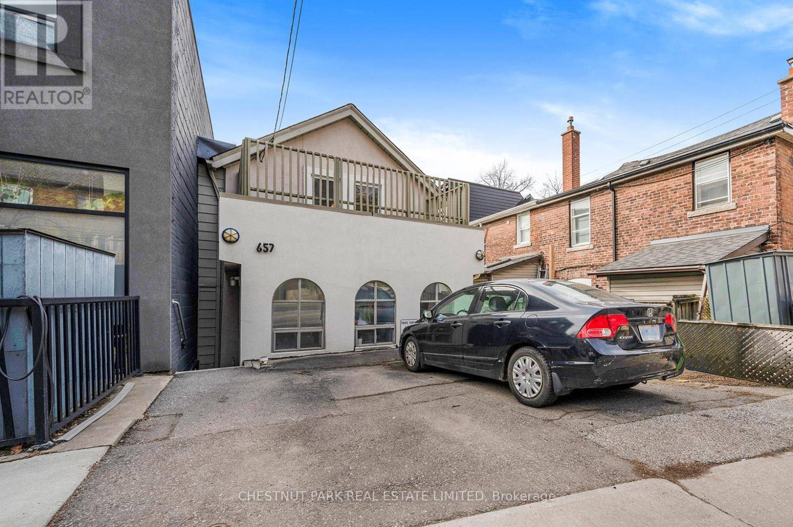 Toronto (casa Loma), ON M5R1L3,657 DAVENPORT ROAD