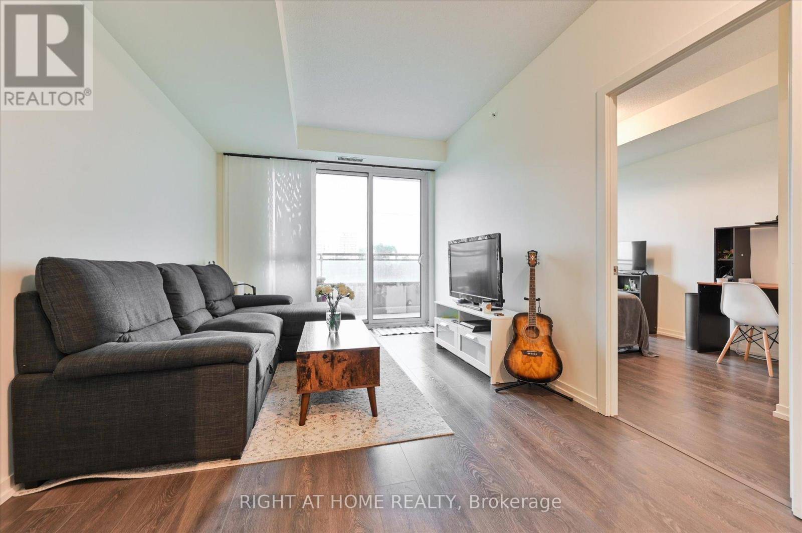 Toronto (bayview Woods-steeles), ON M2K0G1,3237 Bayview AVE #312