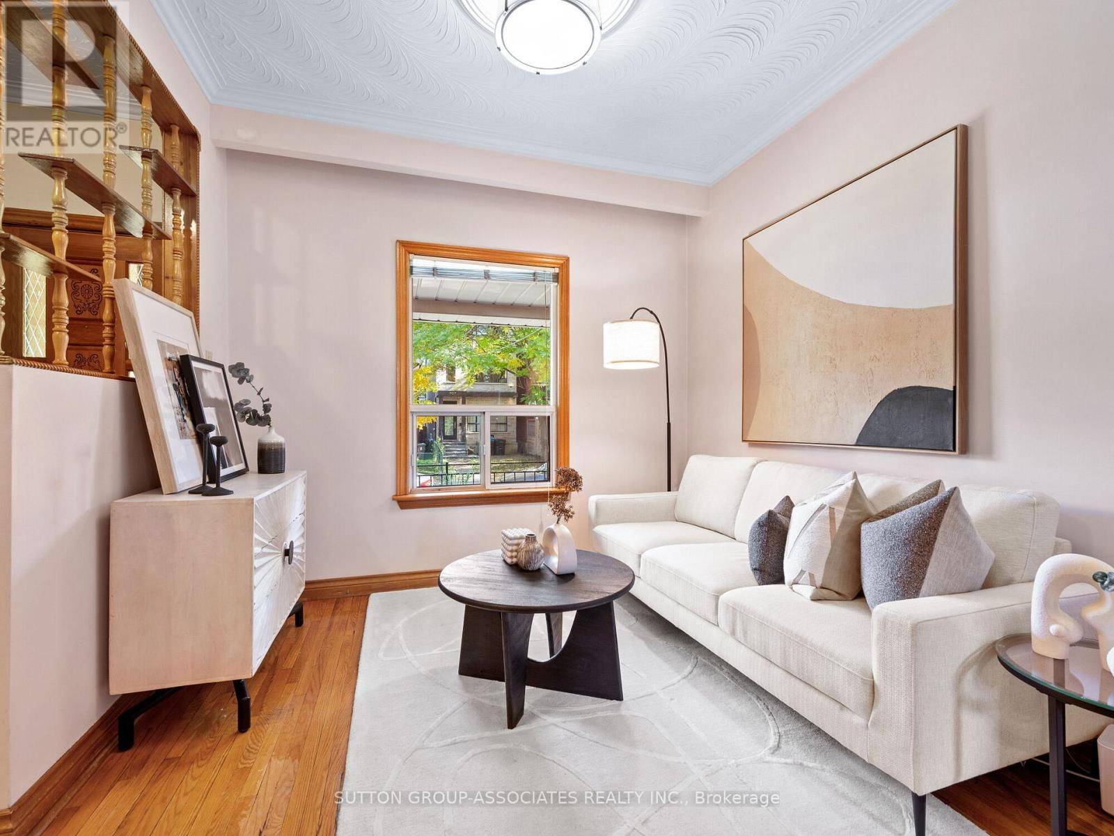 Toronto (palmerston-little Italy), ON M6G3K2,696 CRAWFORD STREET