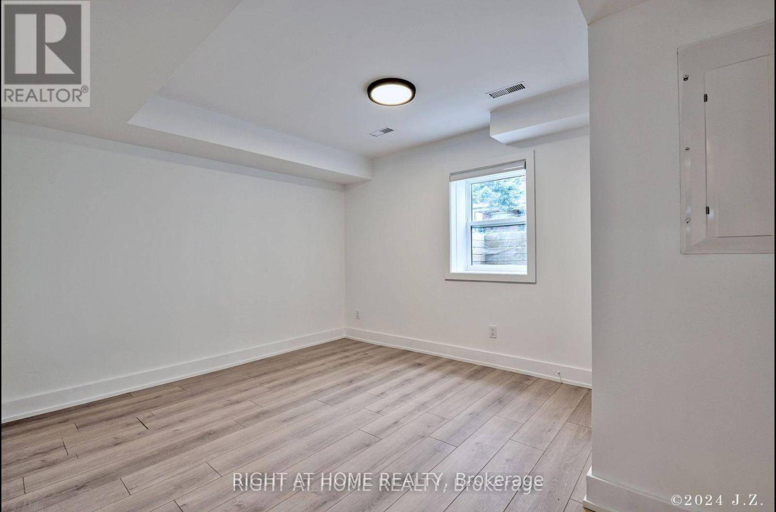 Toronto (oakwood Village), ON M6C2B4,50B Lanark AVE #Lower