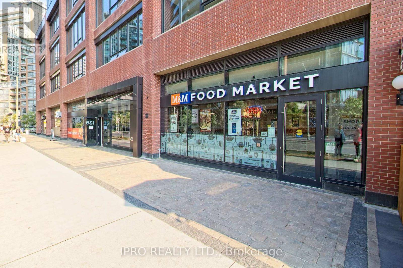 Toronto (niagara), ON M6K0G7,135 East Liberty ST #806
