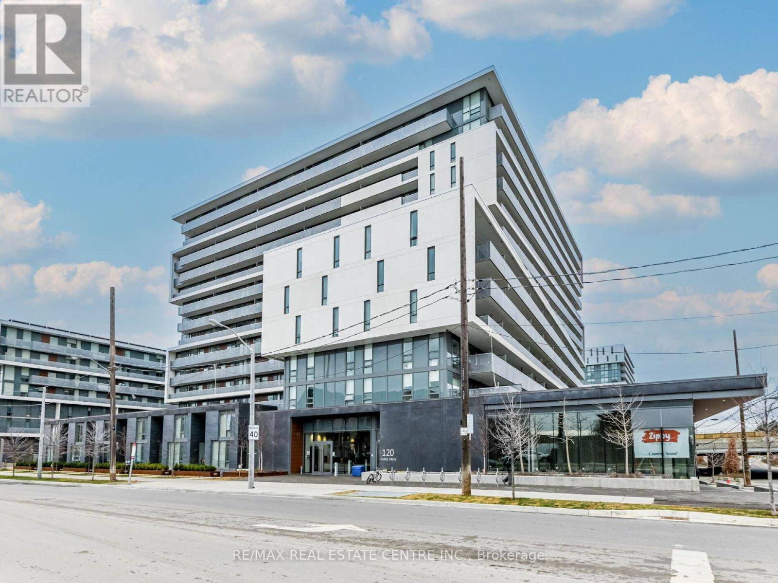 Toronto (englemount-lawrence), ON M6A0B3,120 Varna DR #605