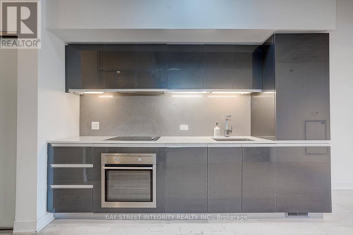 Toronto (little Portugal), ON M6J3K6,20 Gladstone AVE #311