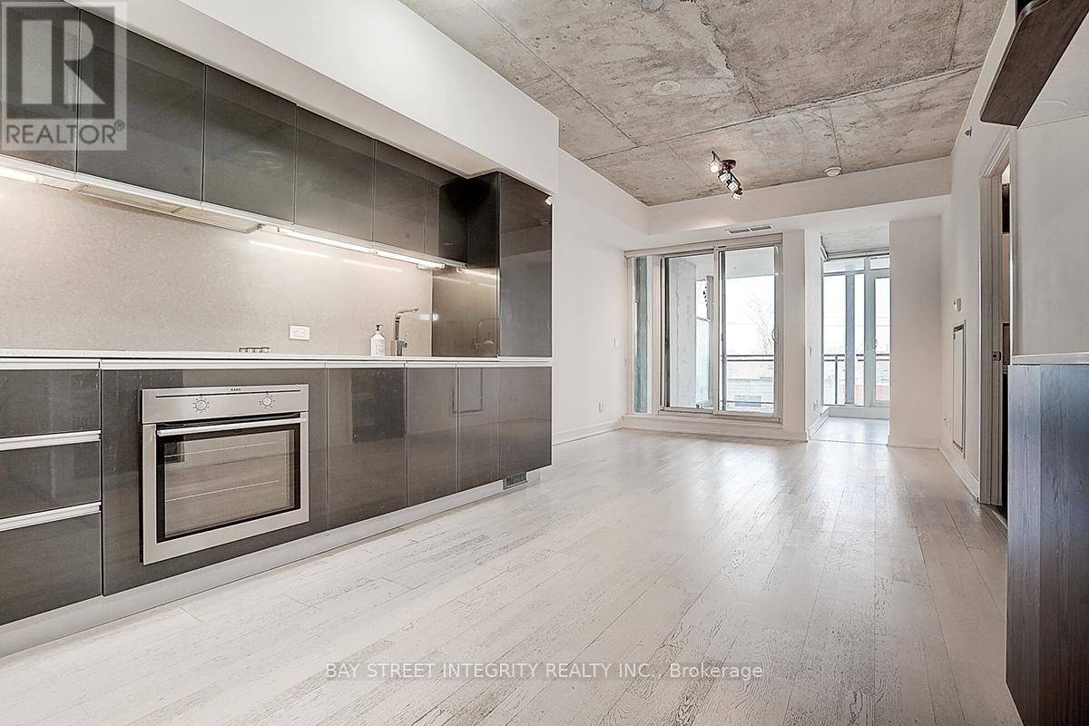 Toronto (little Portugal), ON M6J3K6,20 Gladstone AVE #311