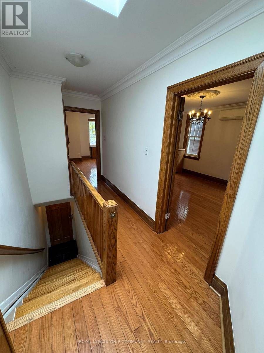 Toronto (rosedale-moore Park), ON M4T1N9,181 St Clair AVE East #Upper