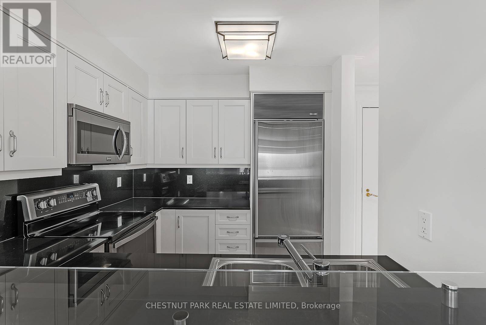 Toronto (rosedale-moore Park), ON M4W3V7,2 Roxborough ST East #306