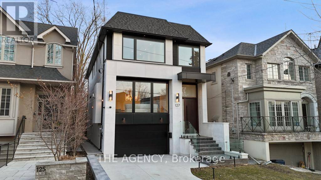 Toronto (bedford Park-nortown), ON M5M2T8,127 JOICEY BOULEVARD