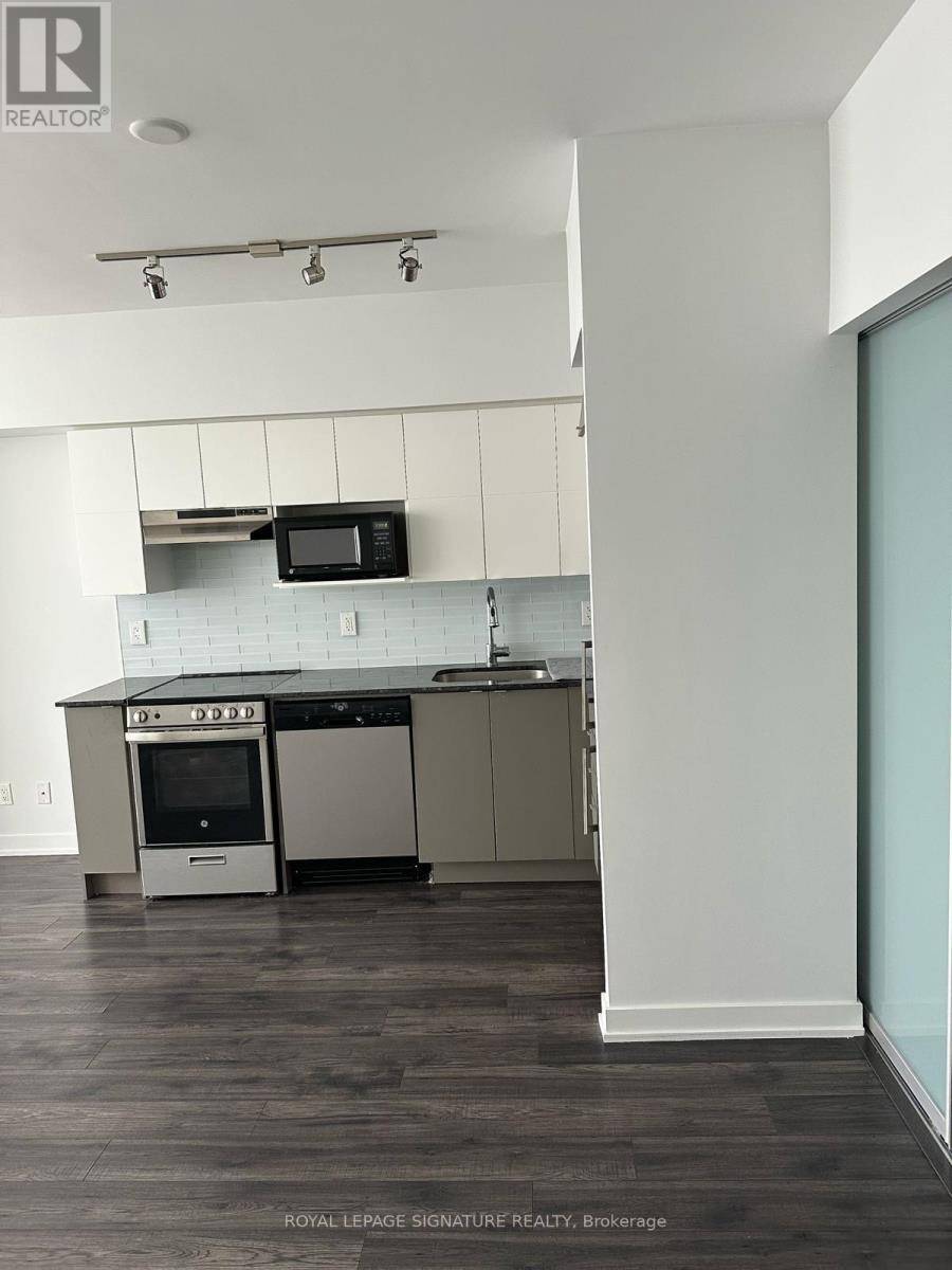 Toronto (englemount-lawrence), ON M6A0B3,120 Varna DR #1507