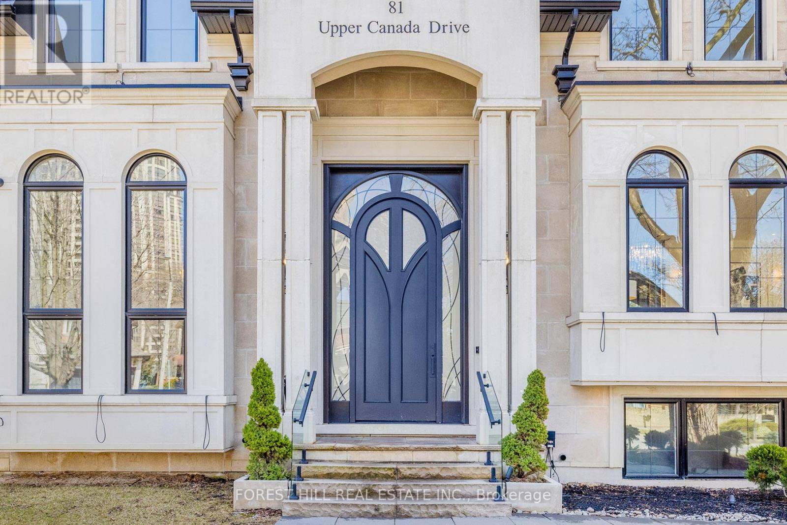 Toronto (st. Andrew-windfields), ON M2P1S6,81 UPPER CANADA DRIVE