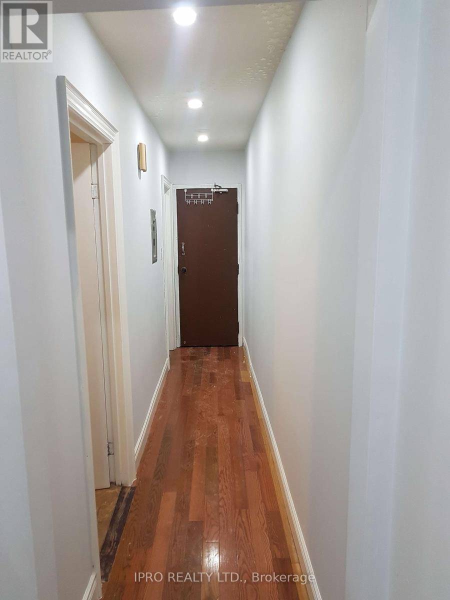 Toronto (dufferin Grove), ON M6H1B6,1118 College ST #302