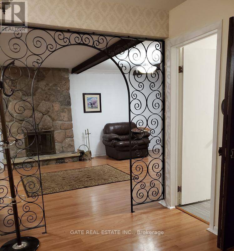 Toronto (newtonbrook East), ON M2M2W9,40 Arran CRES #side