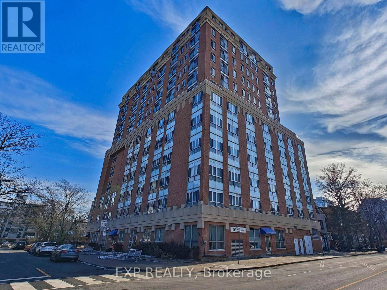 Toronto (humewood-cedarvale), ON M6C4B4,15 Maplewood AVE #PH06