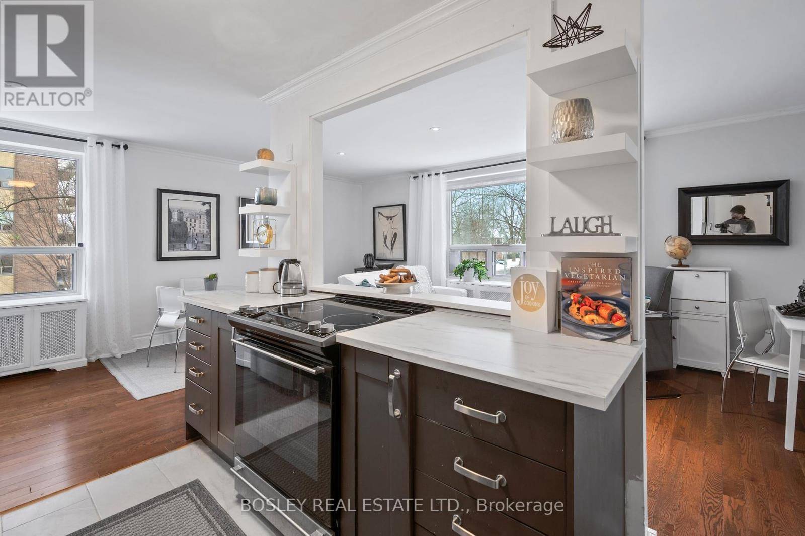 Toronto (forest Hill North), ON M6B2Z2,2550 Bathurst ST #206