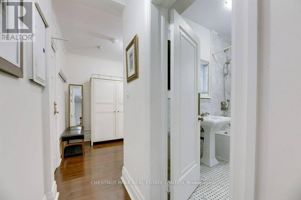 Toronto (yonge-st. Clair), ON M4V1P6,150 St Clair AVE West #105A