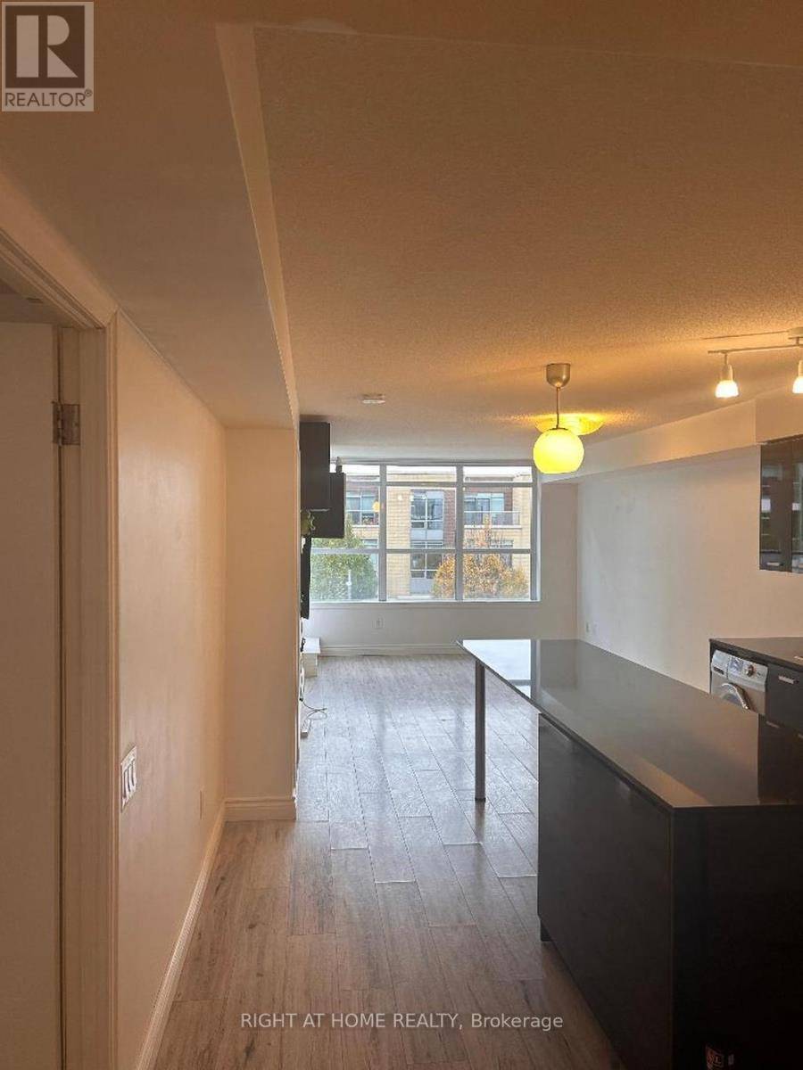 Toronto (bayview Village), ON M2K0B2,19 Singer CT #219