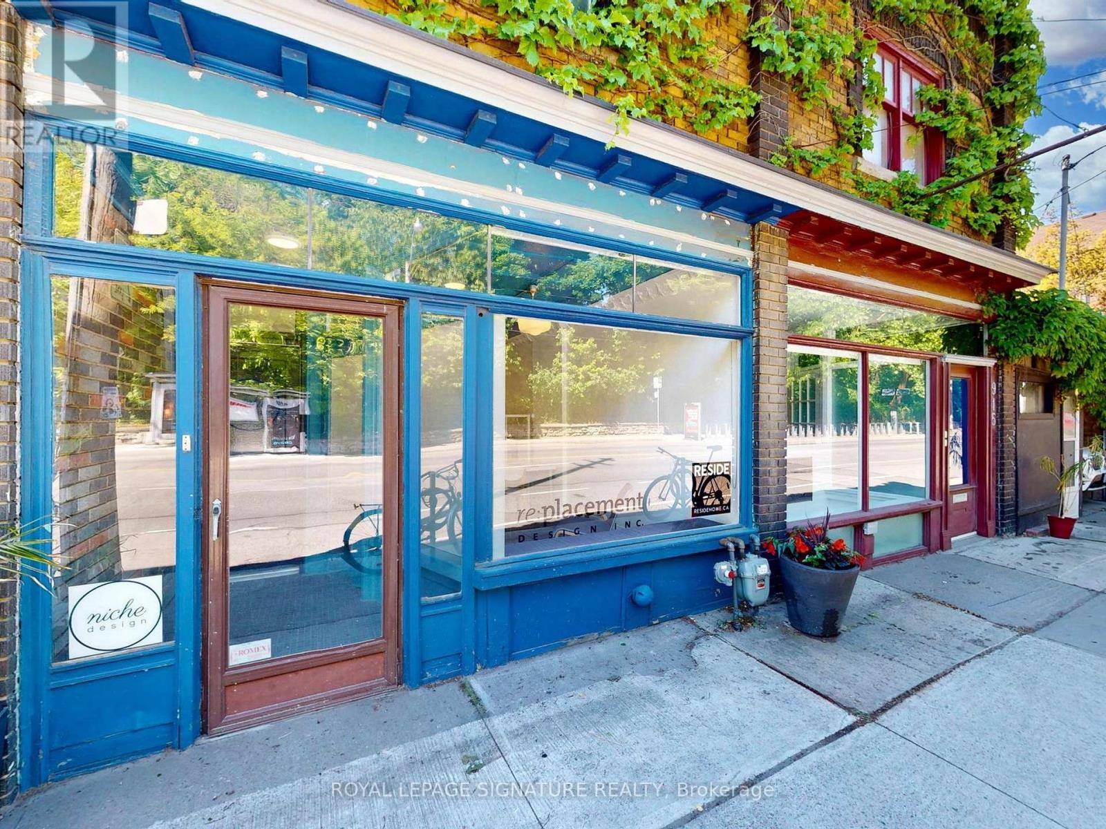 Toronto (wychwood), ON M6G2B7,911 DAVENPORT ROAD