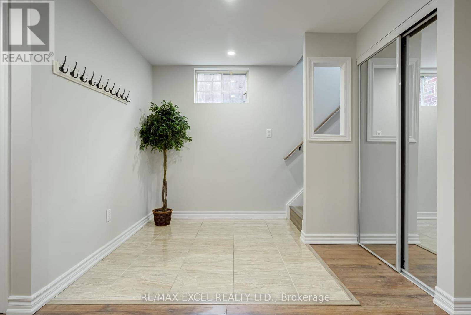 Toronto (willowdale West), ON M2N2B1,123 Hounslow AVE #R3