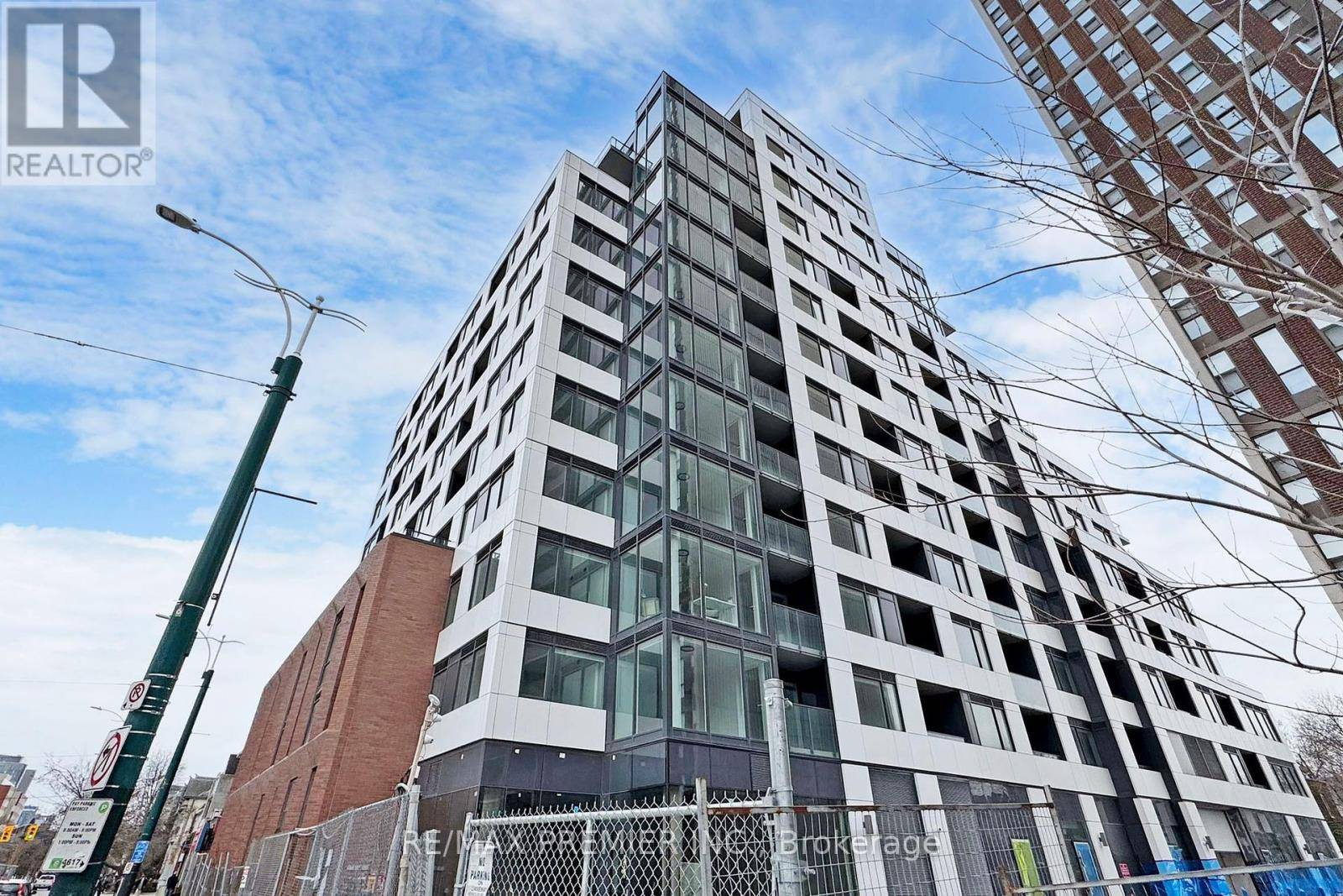 Toronto (university), ON M5S2H7,664 Spadina AVE #303