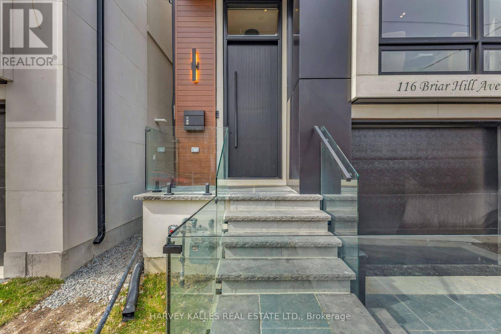 Toronto (lawrence Park South), ON M4R1H9,116 BRIAR HILL AVENUE