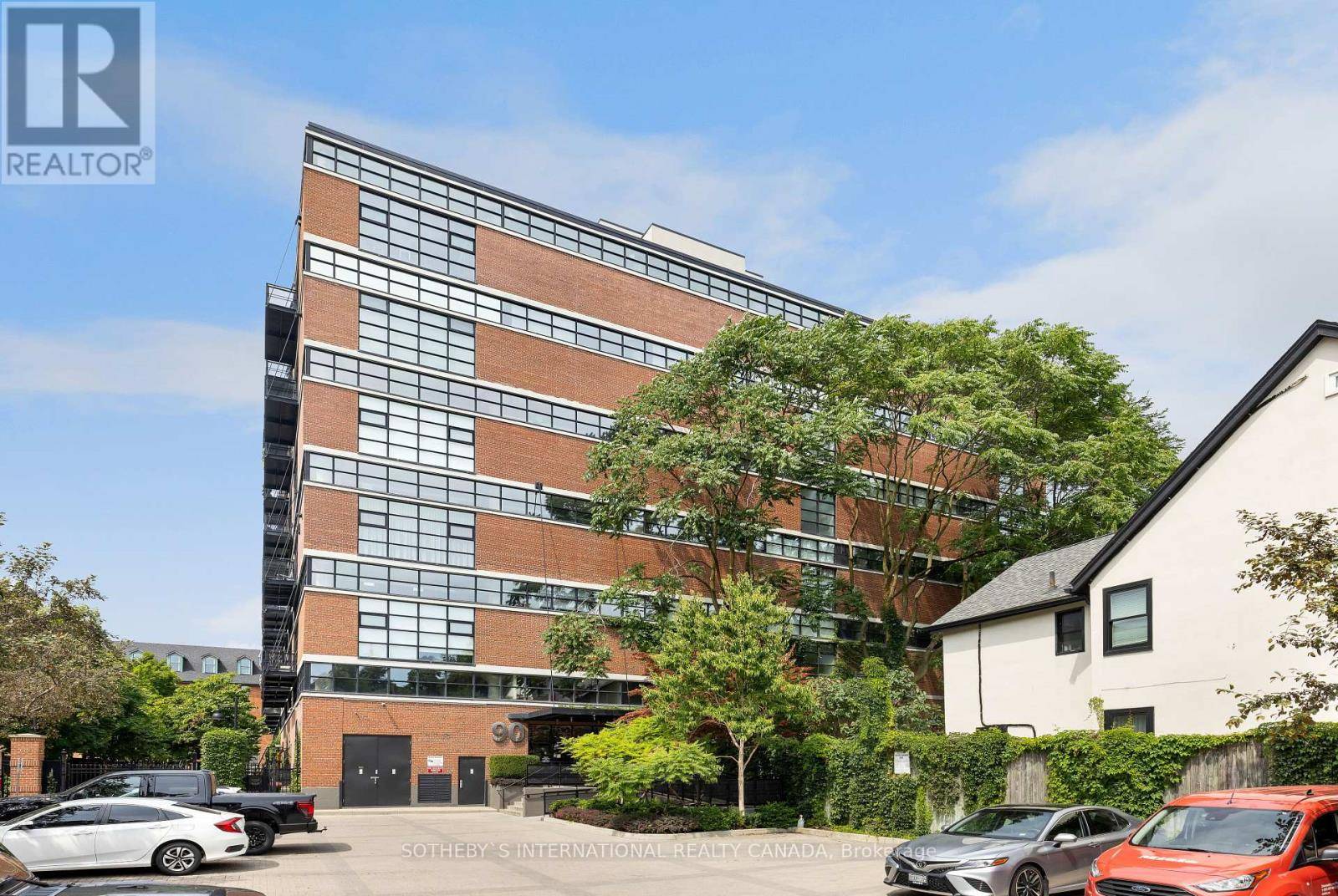 Toronto (regent Park), ON M5A4R4,90 Sumach ST #702