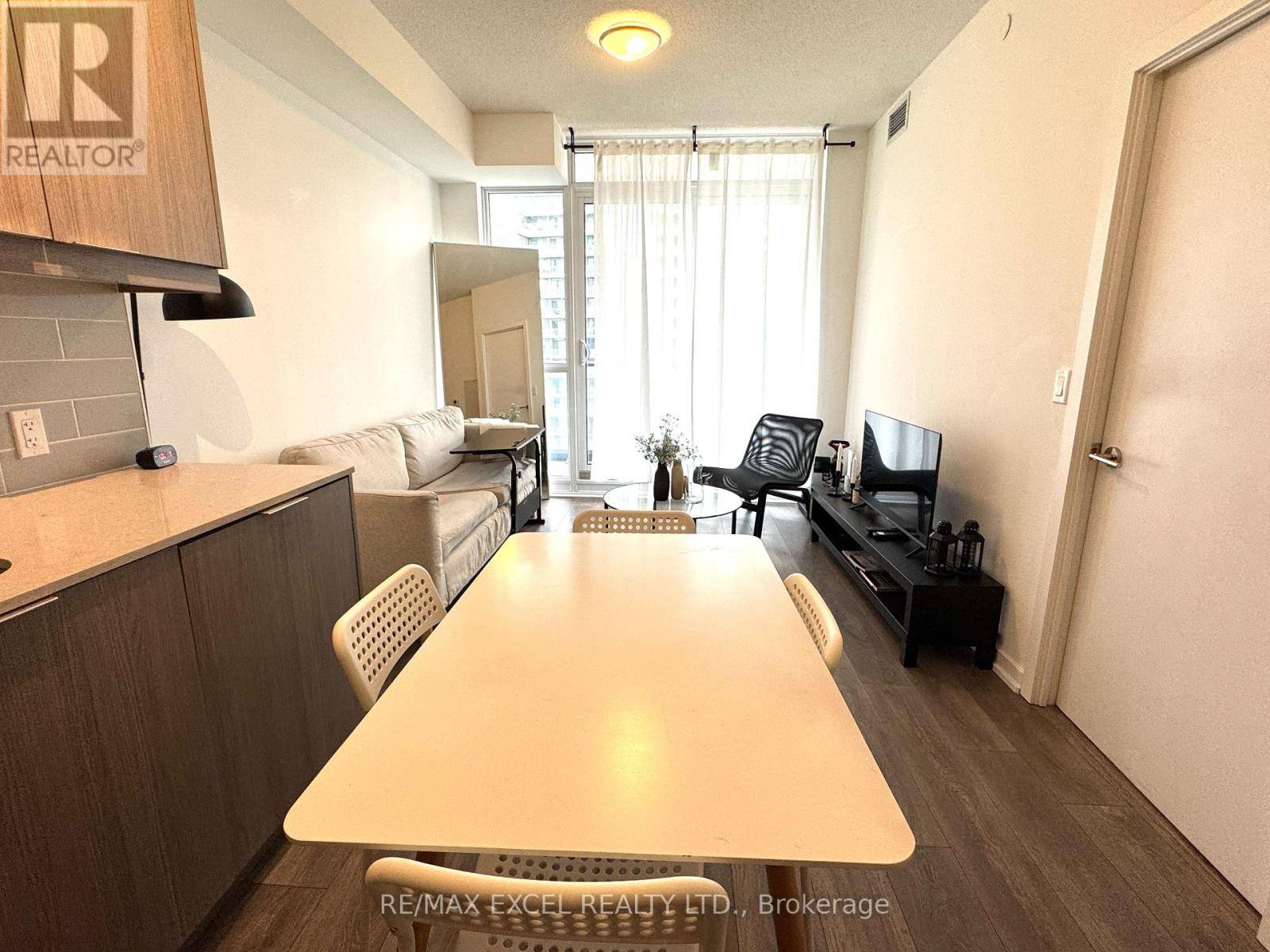 Toronto (henry Farm), ON M2J0E3,32 Forest Manor RD #1104
