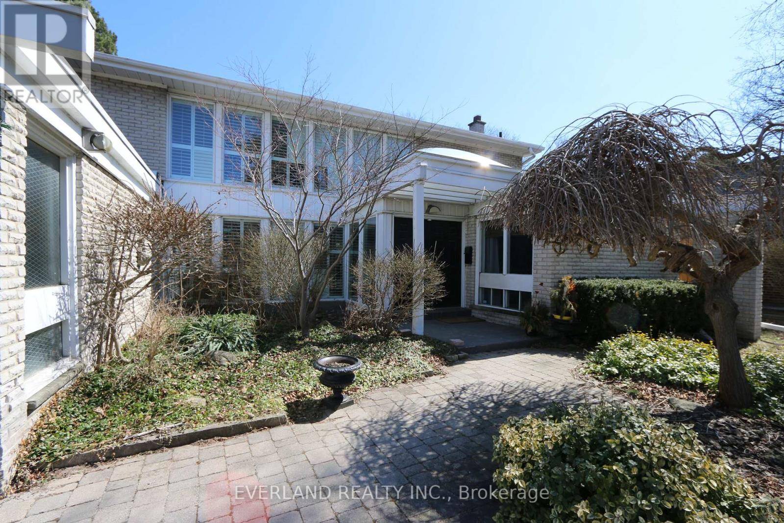 Toronto (st. Andrew-windfields), ON M2L2N6,18 SILVERGROVE ROAD