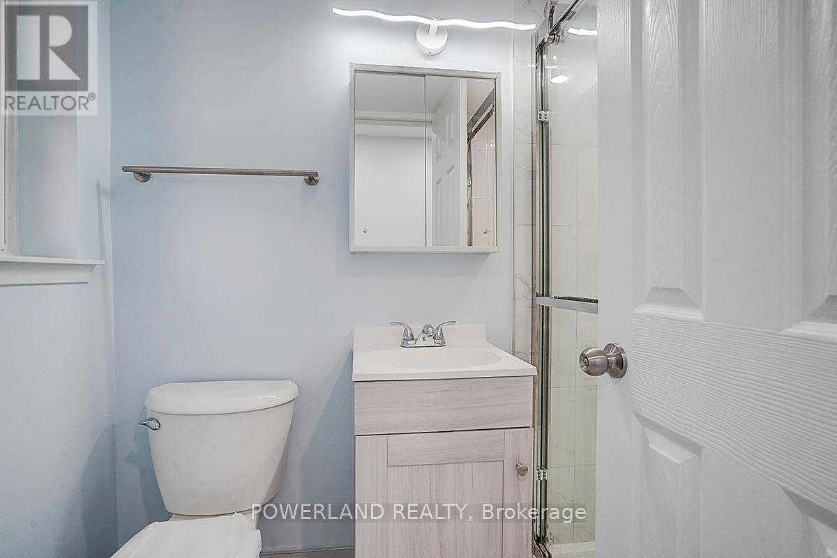 Toronto (hillcrest Village), ON M2H1G7,8 Liszt Gate #4