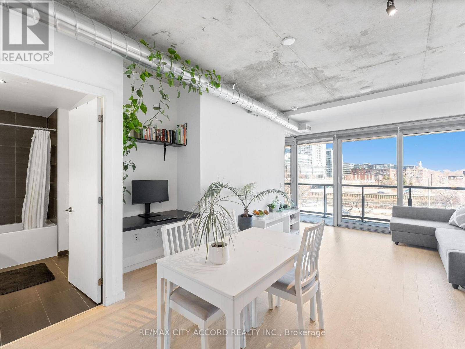 Toronto (moss Park), ON M5A0M4,170 Bayview AVE #305