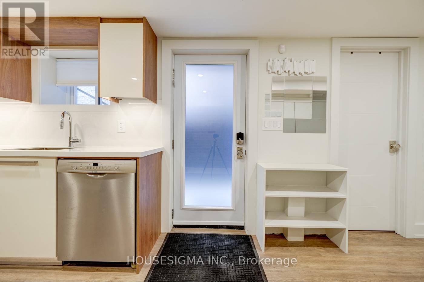 Toronto (palmerston-little Italy), ON M6G3P9,274 Roxton RD #Lower