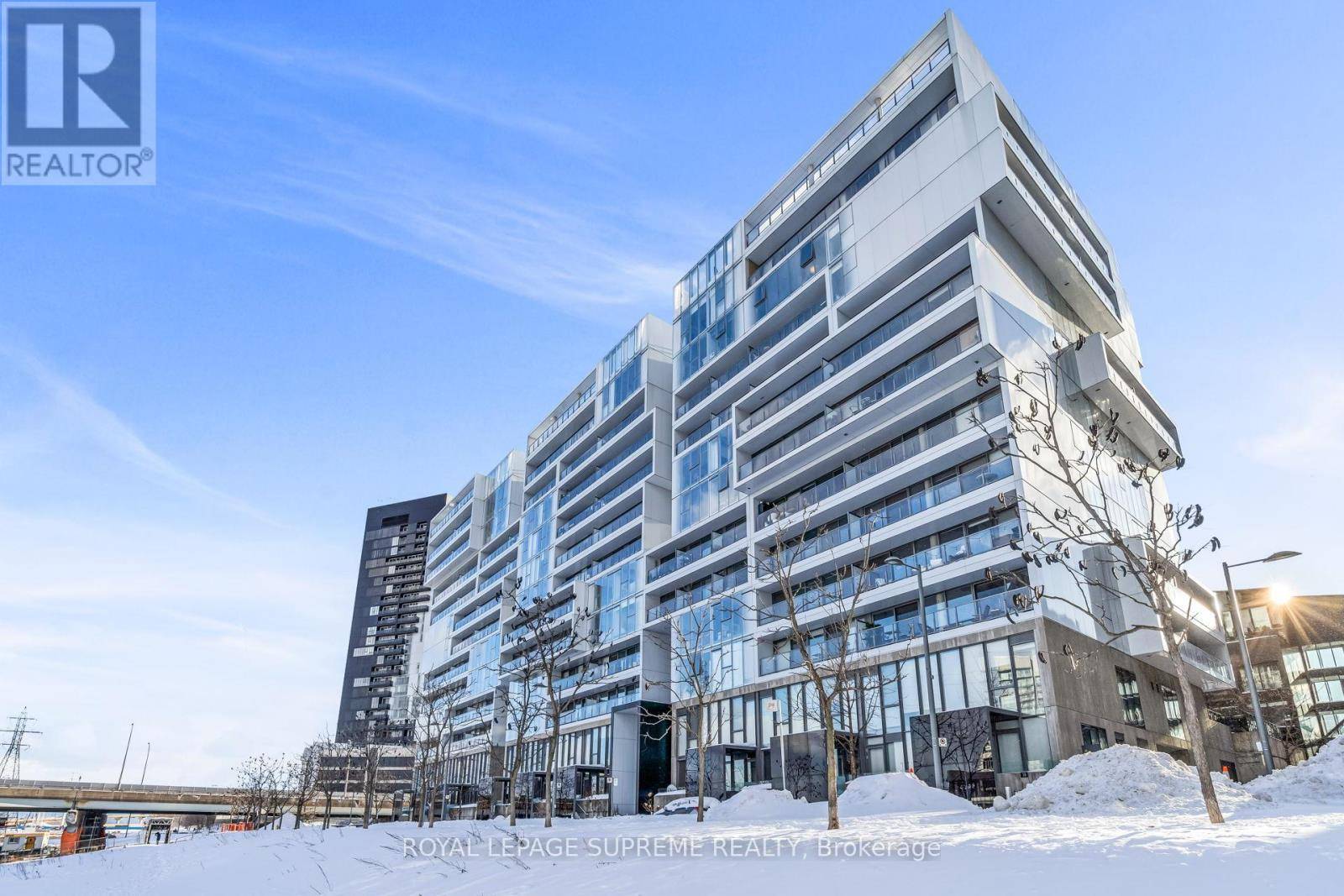 Toronto (moss Park), ON M5A0E8,32 Trolley CRES #523