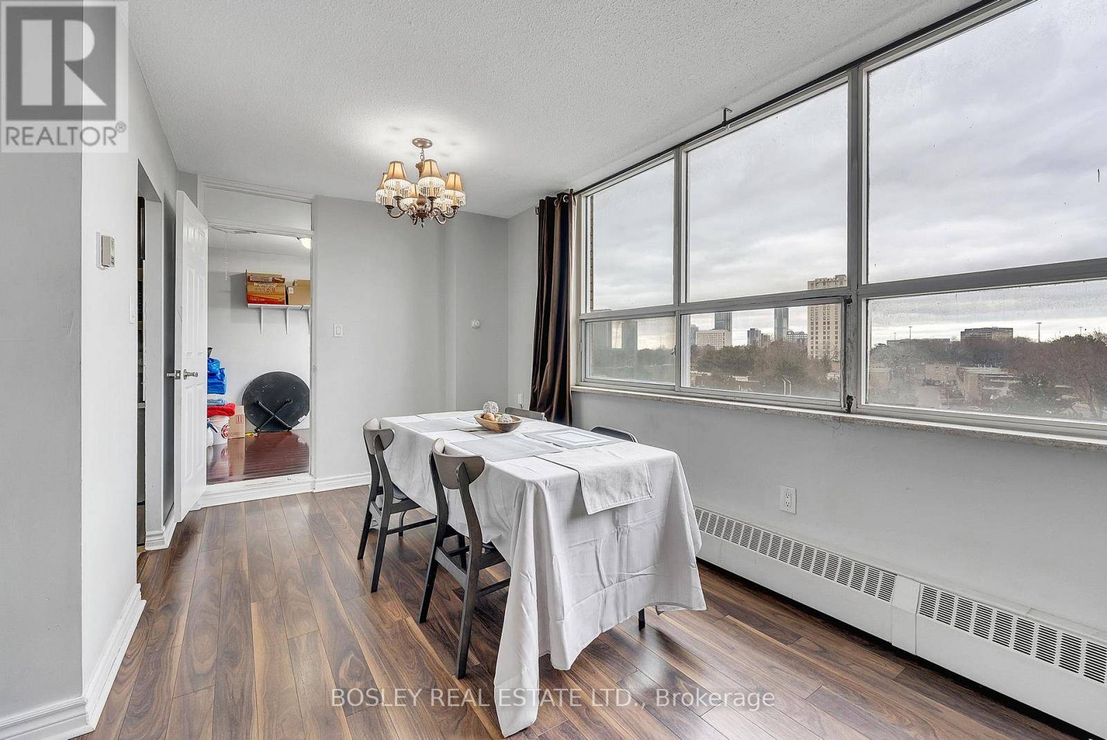 Toronto (henry Farm), ON M2J1L2,5 Parkway Forest DR #801